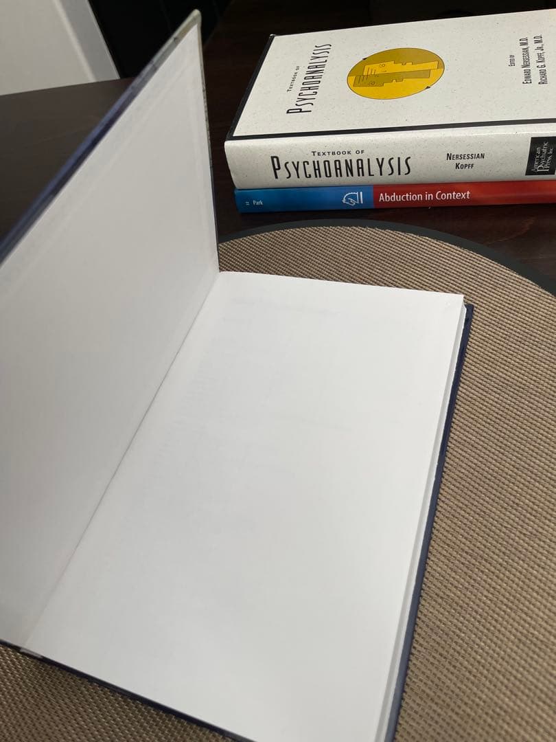 洋書 Finding One's Way Through Wittgenstein's