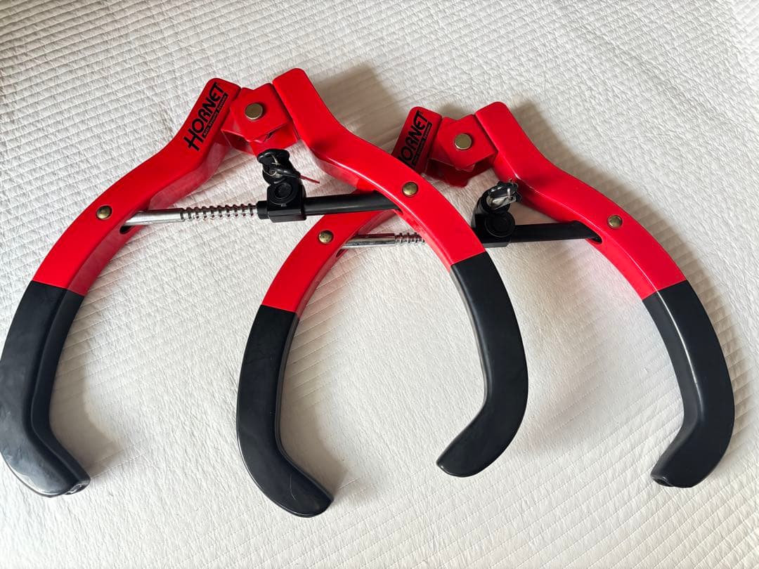 【みっきー】HORNET タイヤロック 赤 2個セット 鍵2本付き