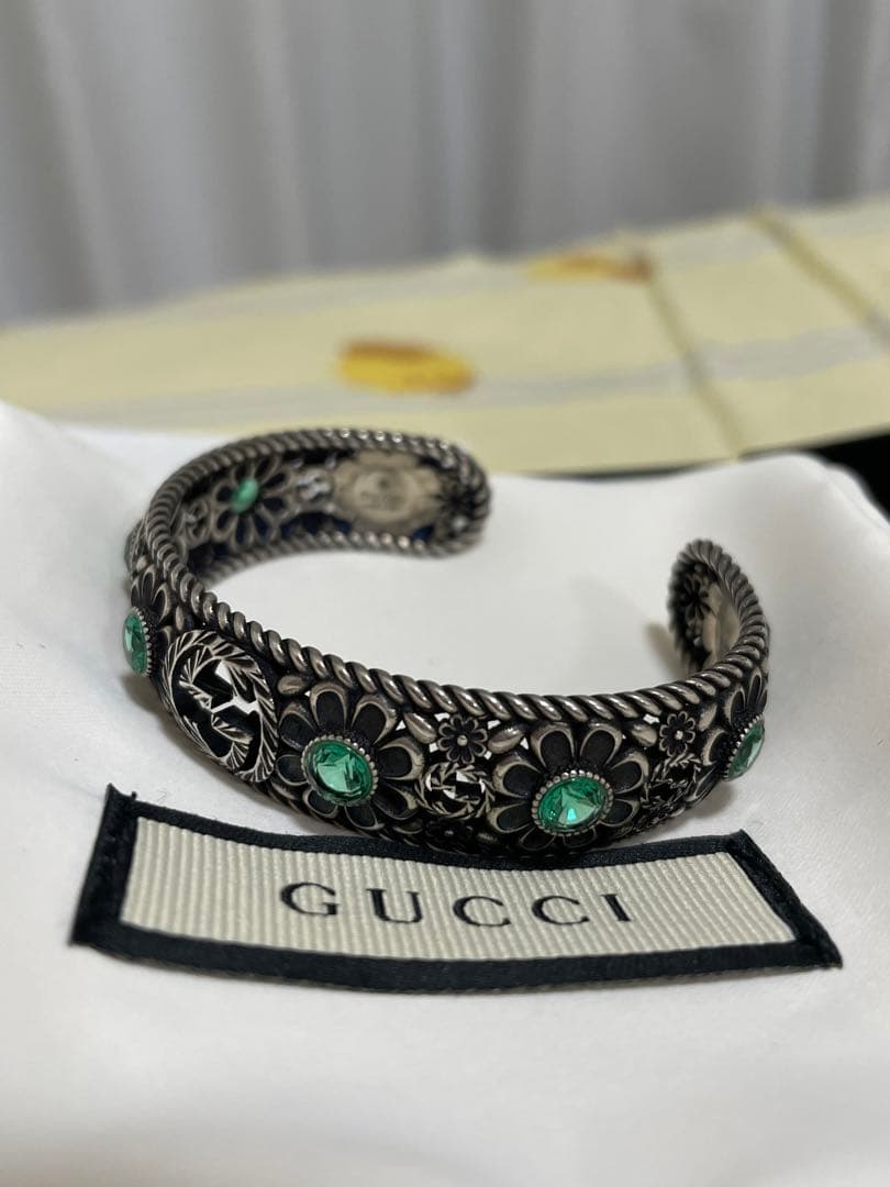 GUCCI グッチ バングル シルバーブレスレット ストーン フラワー