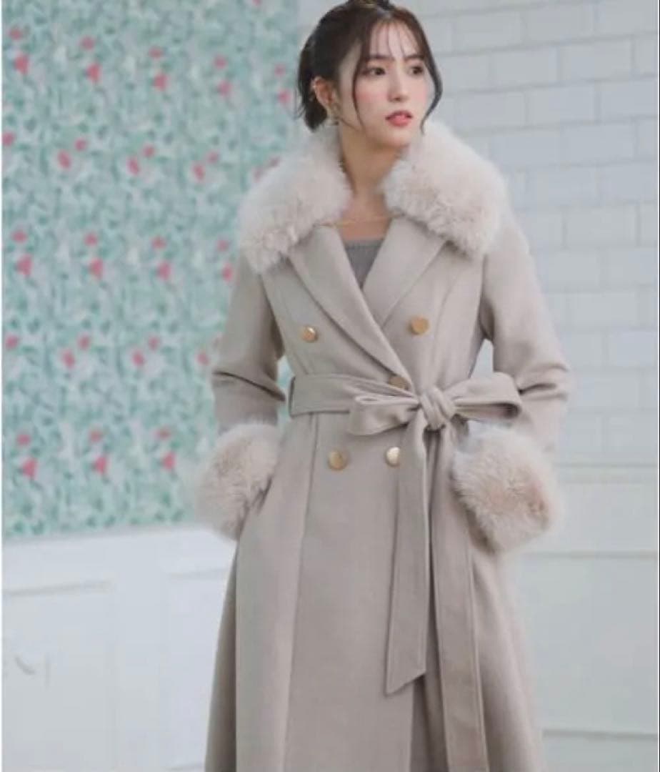 ファー付きベージュロングコート　rienda