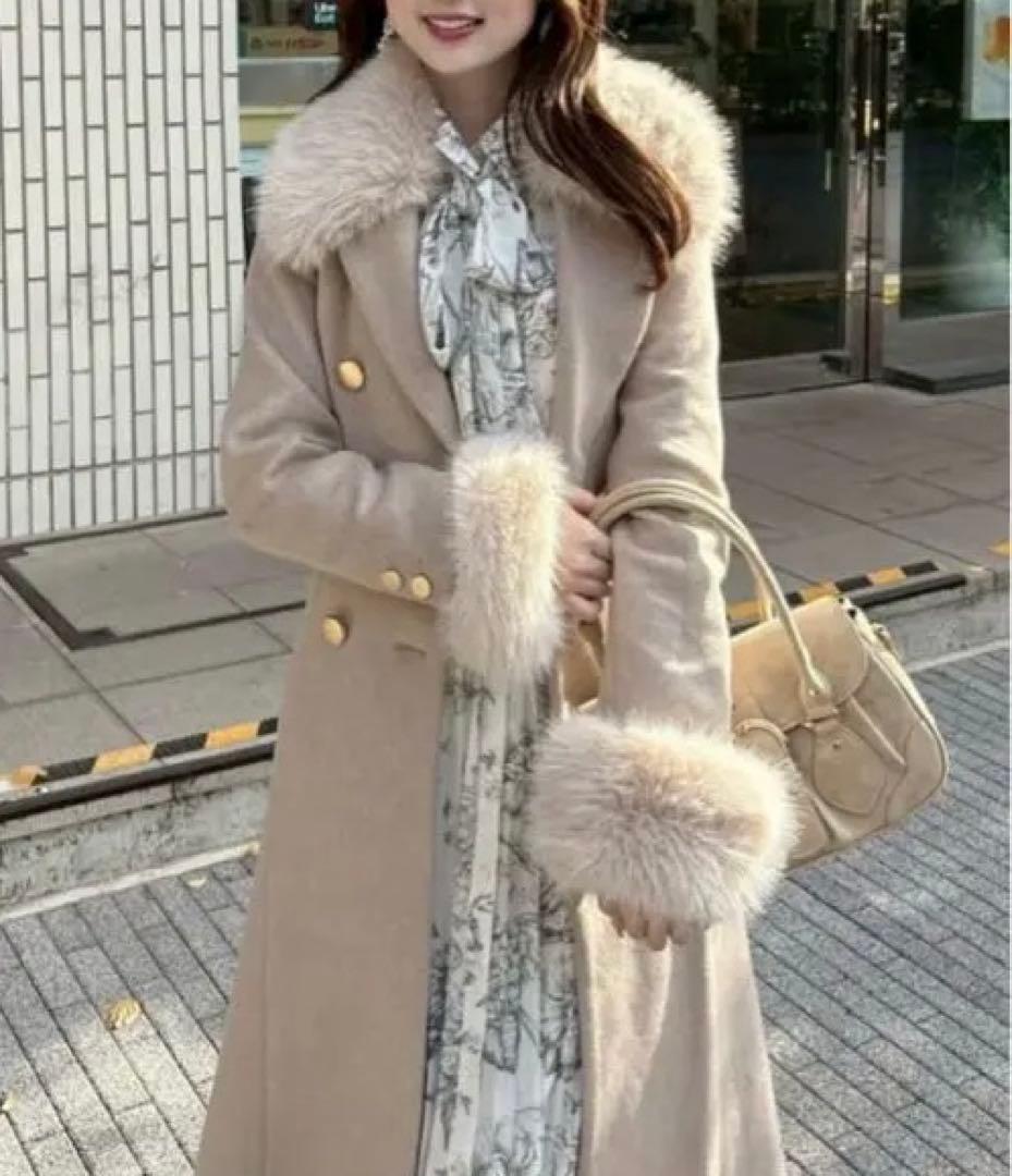 ファー付きベージュロングコート　rienda