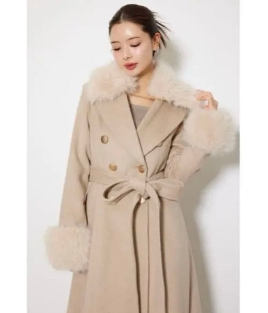 ファー付きベージュロングコート　rienda