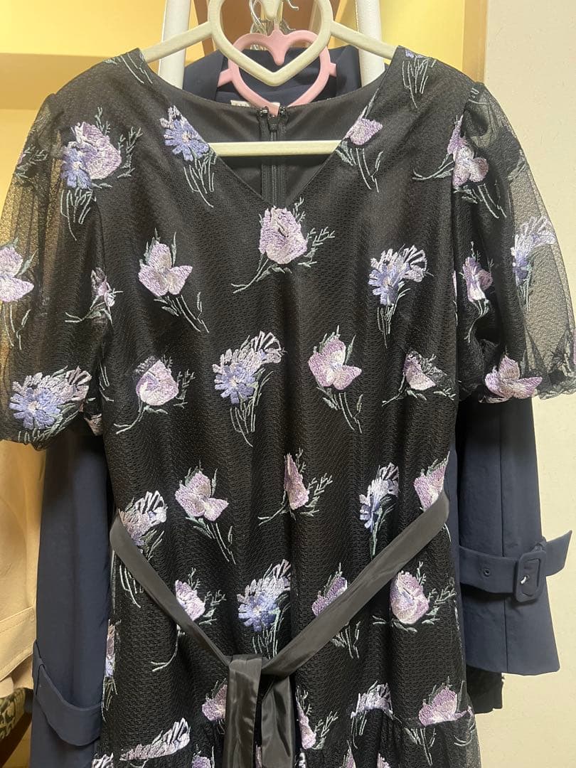 レトロフラワー刺繍ワンピース