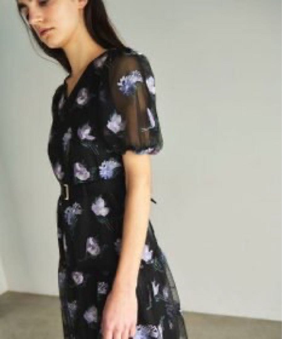 レトロフラワー刺繍ワンピース