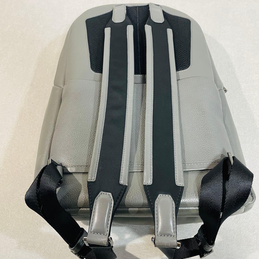 【美品!】COLE HAAN トライボロ バックパック グレー レザー