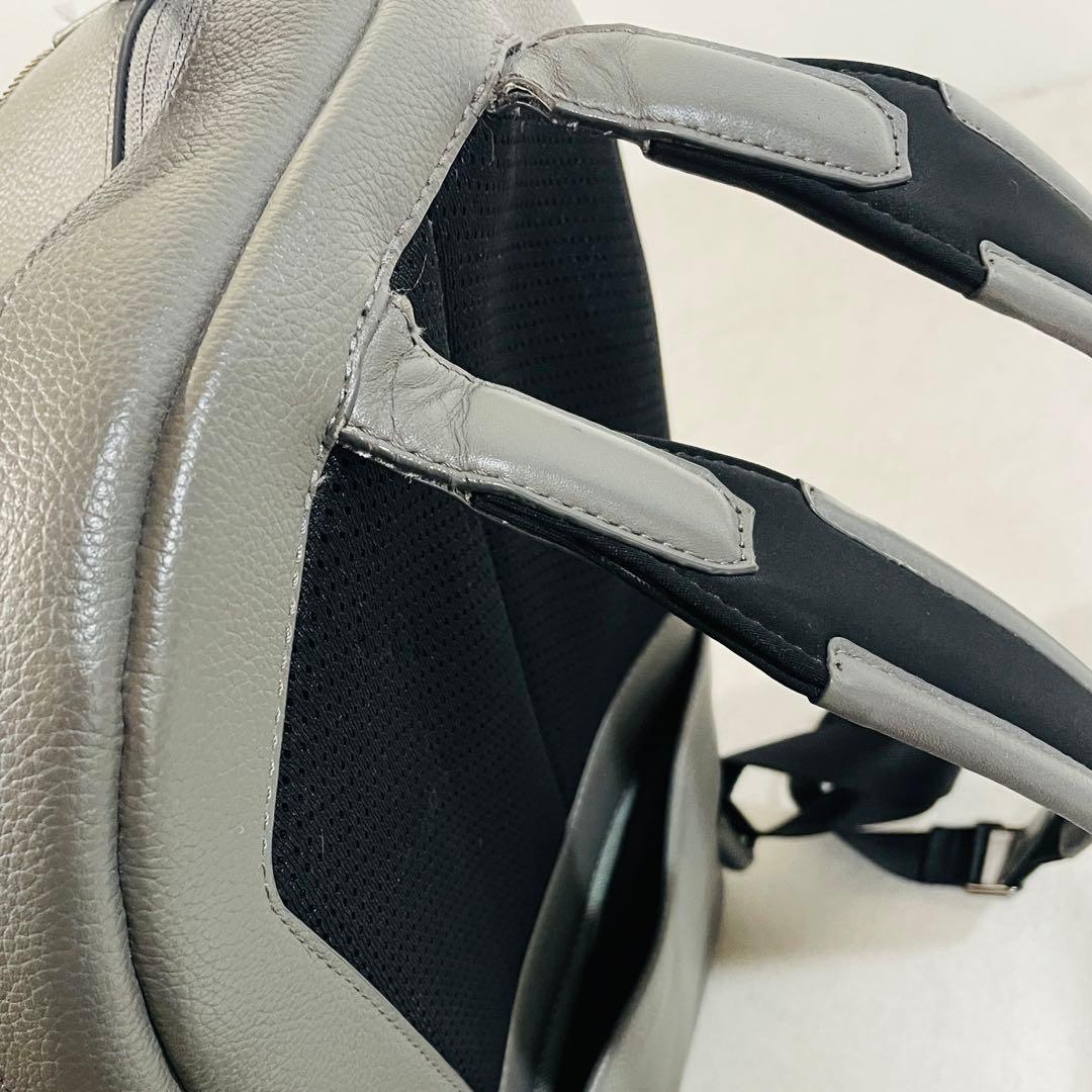 【美品!】COLE HAAN トライボロ バックパック グレー レザー