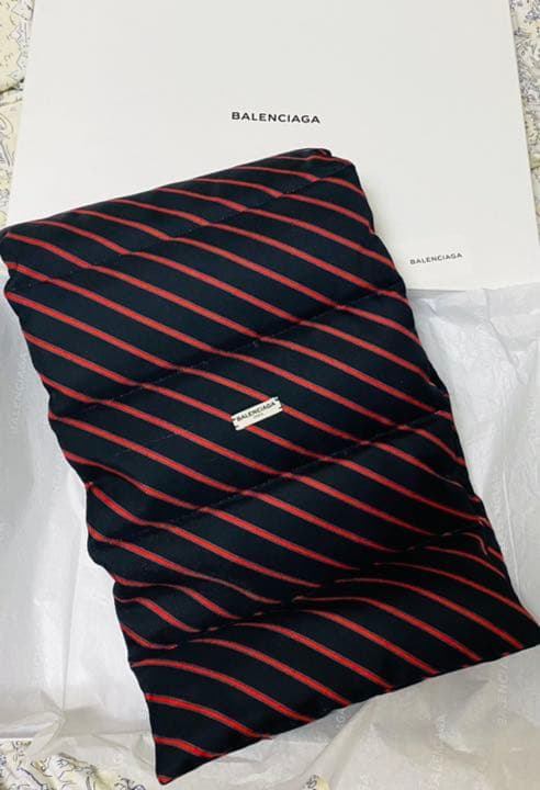 バレンシアガ　ダウン　ストール　マフラー