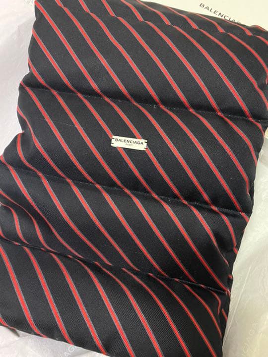 バレンシアガ　ダウン　ストール　マフラー