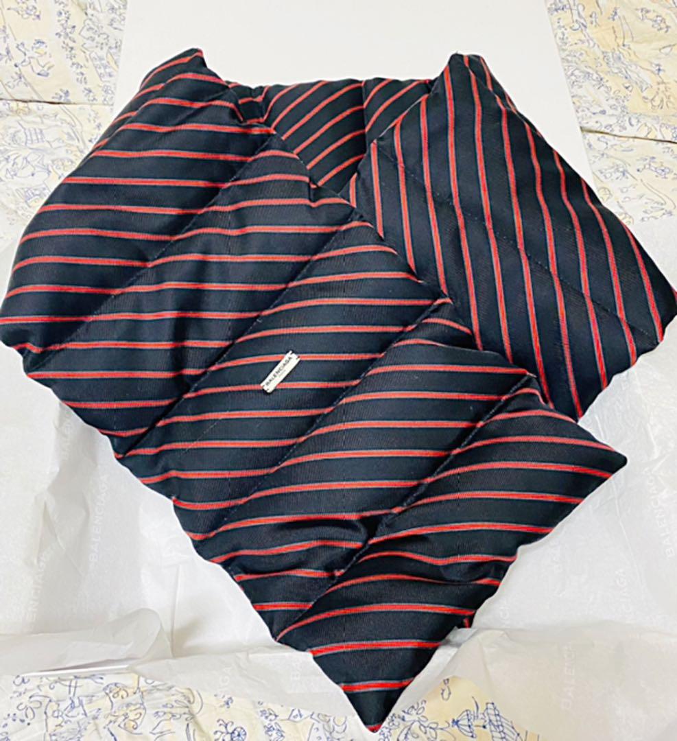 バレンシアガ　ダウン　ストール　マフラー