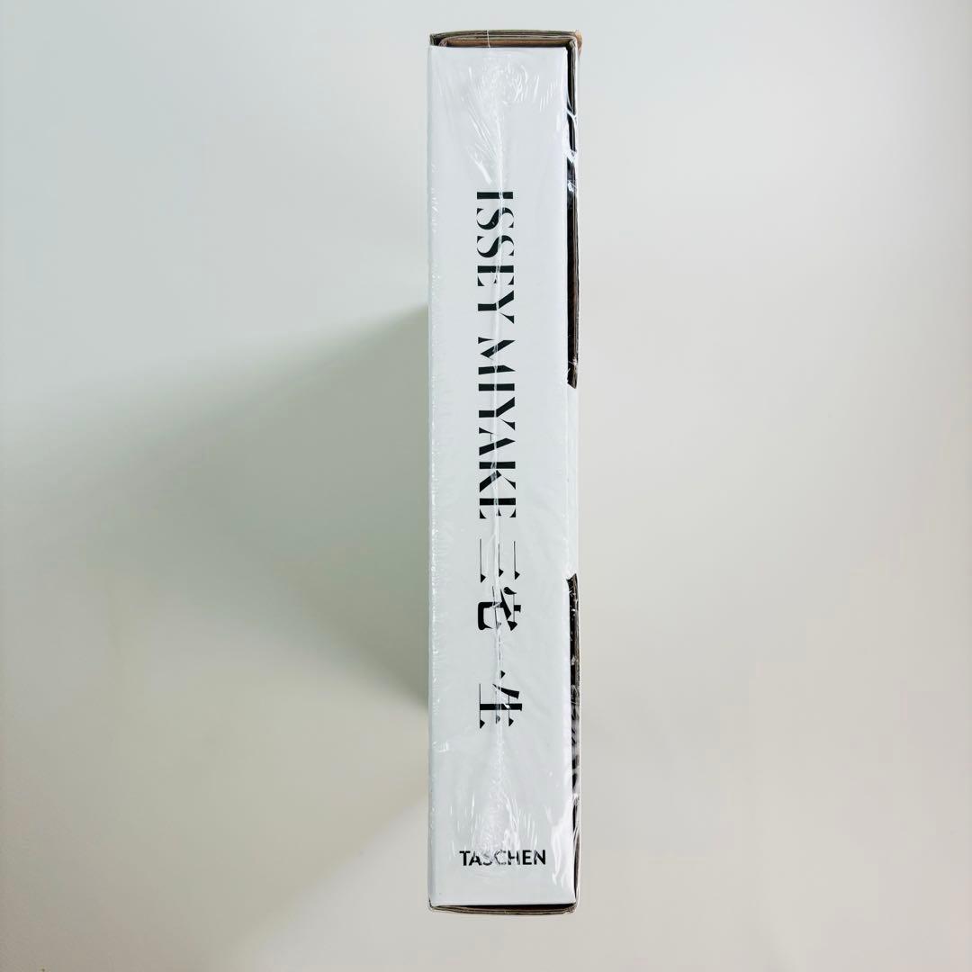 【新品未使用 フィルム付き】ISSEY MIYAKE 三宅一生 TASCHEN