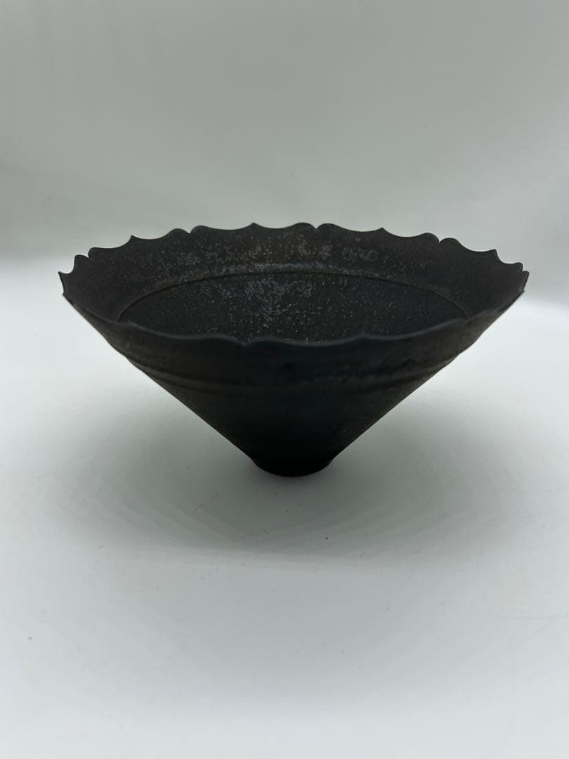 伊藤剛俊　黒陶　輪花鉢