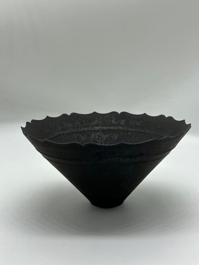 伊藤剛俊　黒陶　輪花鉢