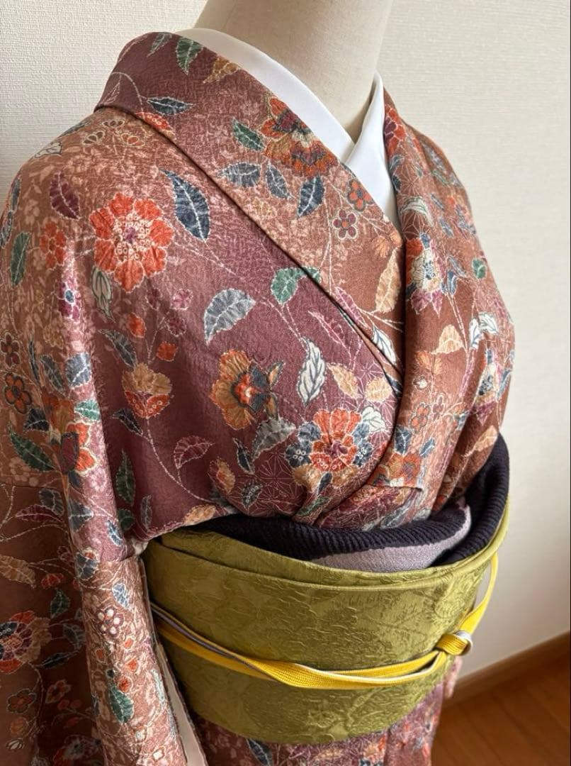 ❤️落ち着いた花文様　正絹縮緬小紋　超美品　新品畳紙付き