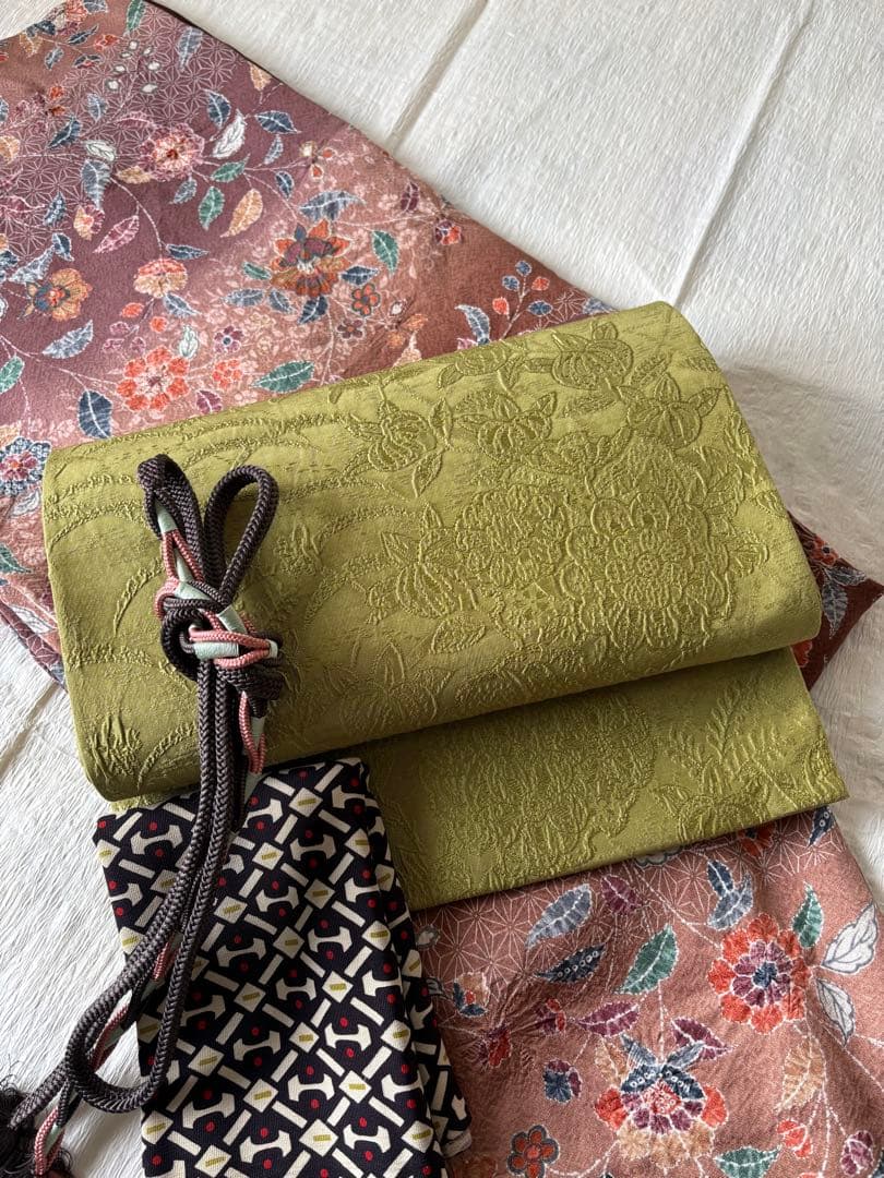 ❤️落ち着いた花文様　正絹縮緬小紋　超美品　新品畳紙付き