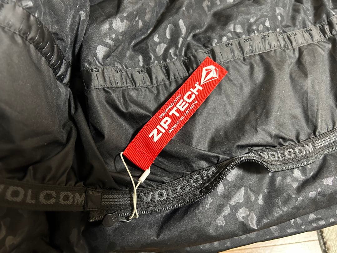 ★新品★ VOLCOM スノーボードウェア レディース ZIPTECH Mサイズ
