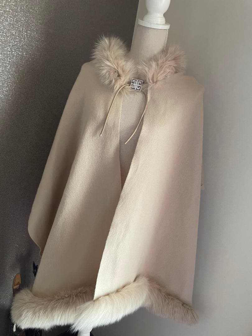 BBX♡Givenchy ジバンシーベージュ ファー付きケープコート