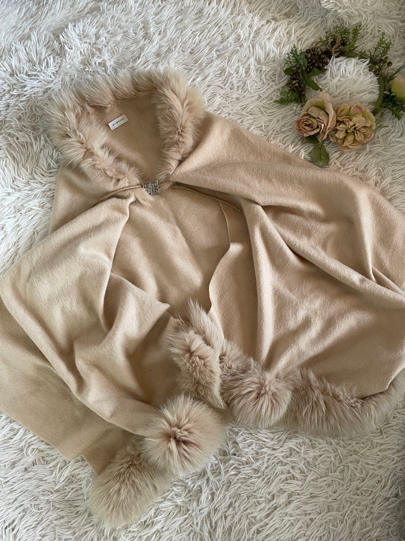 BBX♡Givenchy ジバンシーベージュ ファー付きケープコート