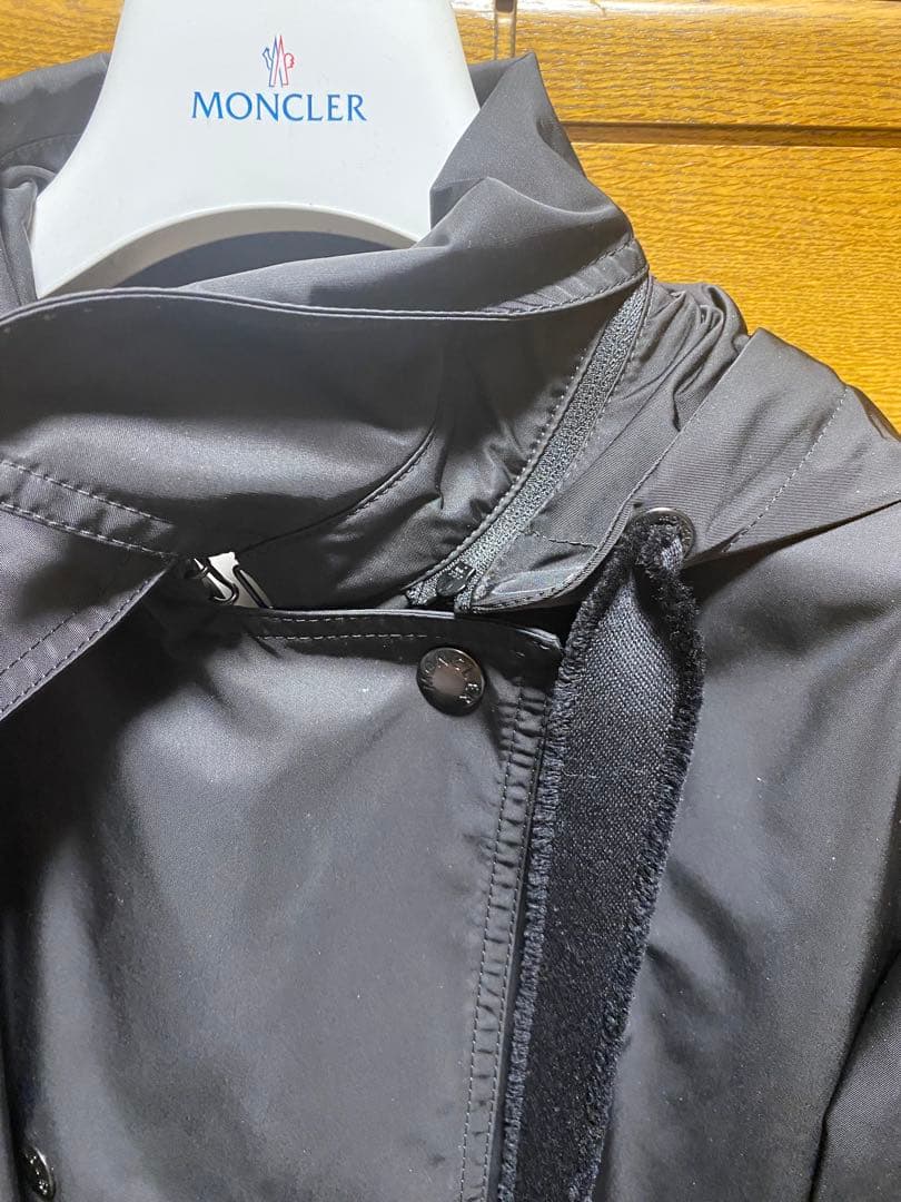 モンクレール　ダウントレンチコート フード付き　黒