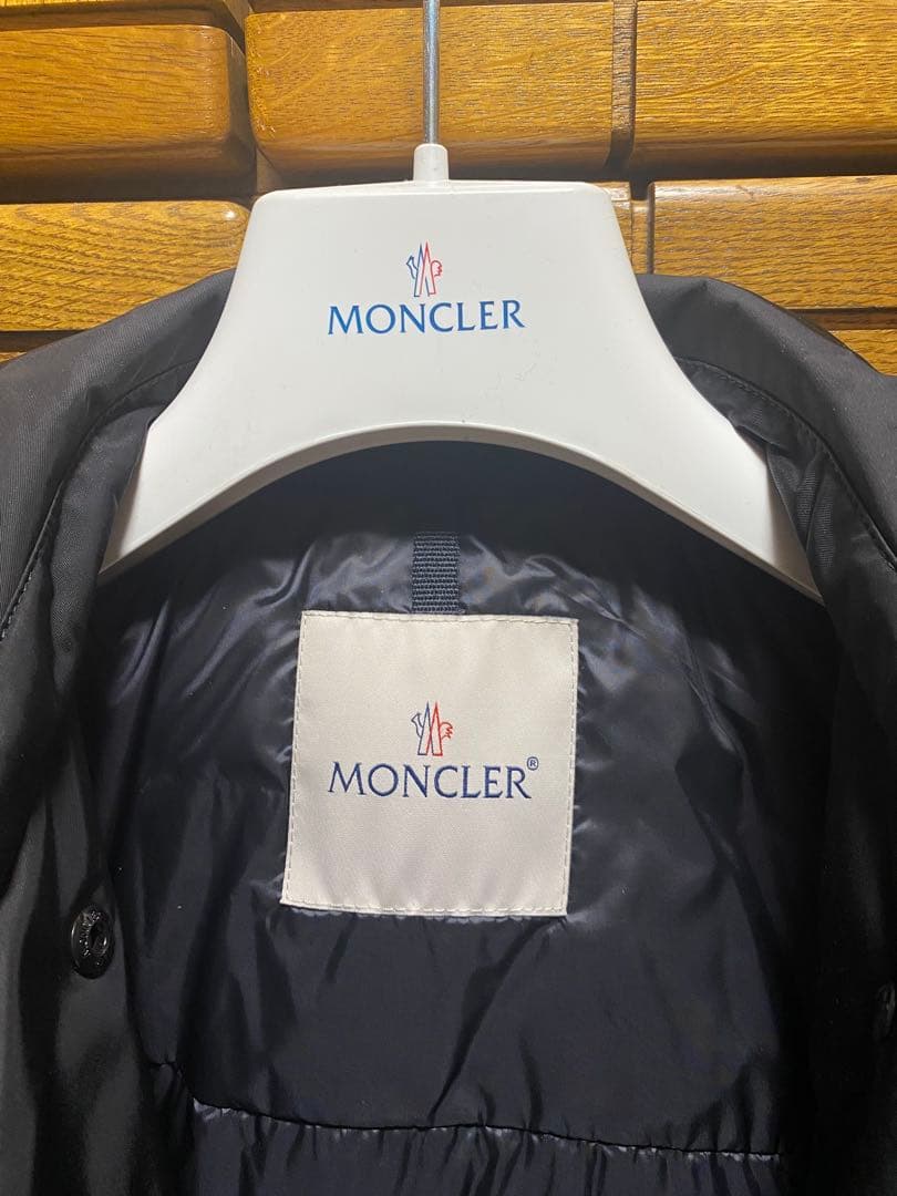 モンクレール　ダウントレンチコート フード付き　黒