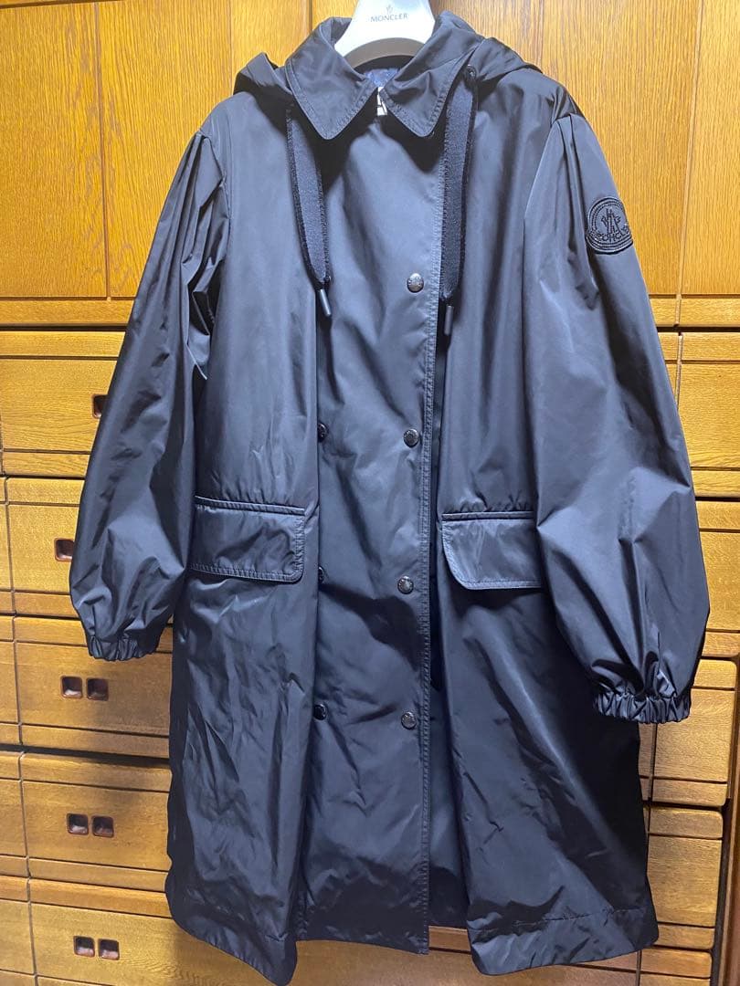 モンクレール　ダウントレンチコート フード付き　黒