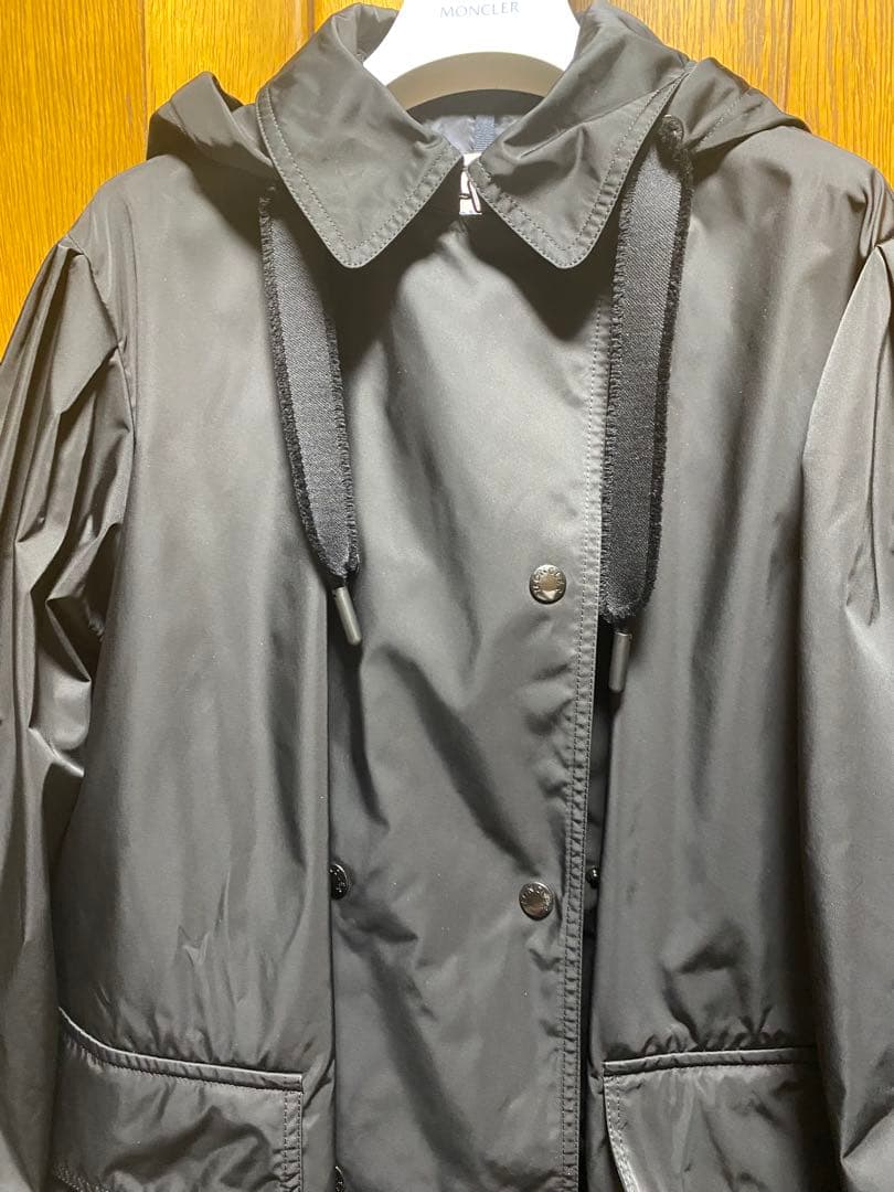 モンクレール　ダウントレンチコート フード付き　黒