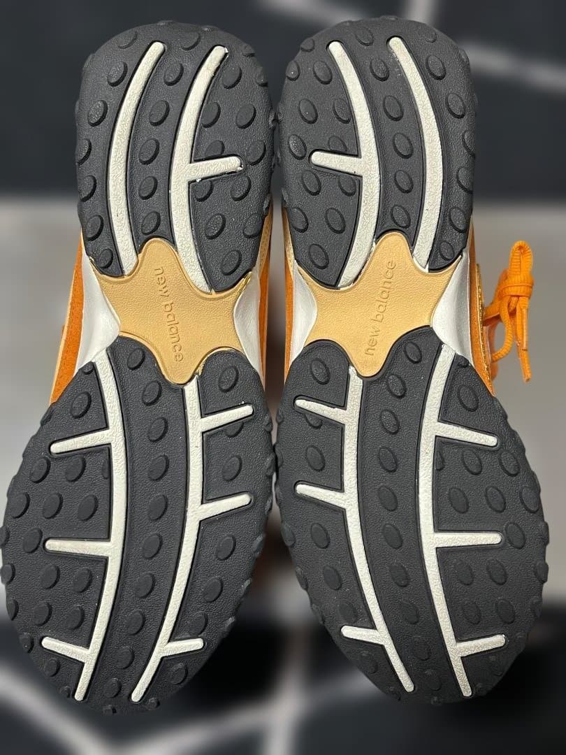 New Balance 2002R オレンジ