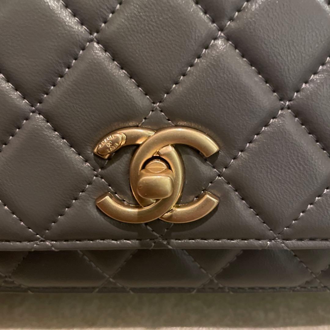 CHANEL グレー キルティング ショルダーバッグノベルティー