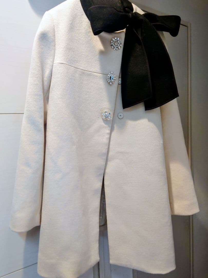 タグ付き新品未使用品　リリーブラウン　Aラインビジューリボンコート