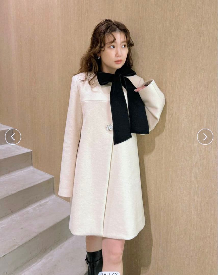 タグ付き新品未使用品　リリーブラウン　Aラインビジューリボンコート