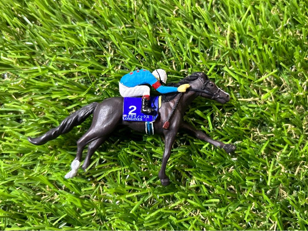 イクイノックス　フィギュア