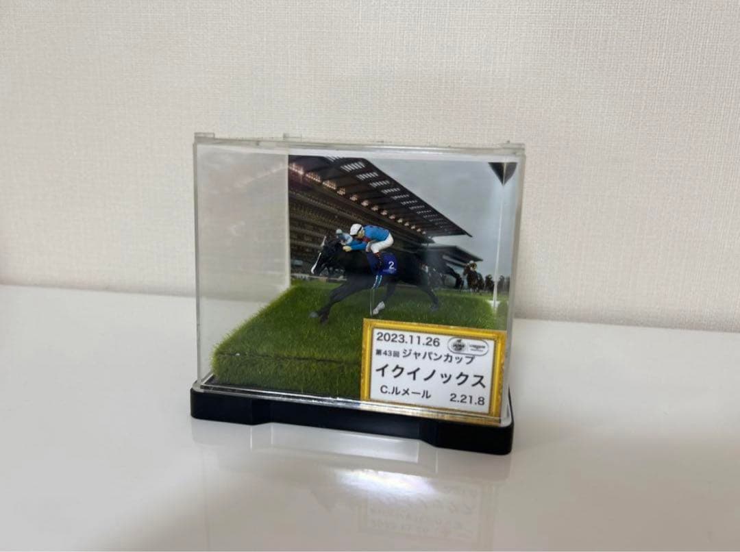 イクイノックス　フィギュア