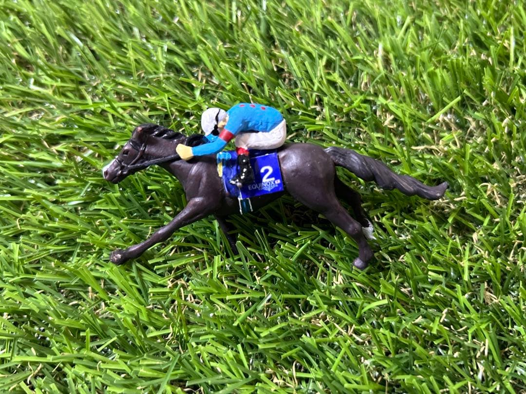 イクイノックス　フィギュア