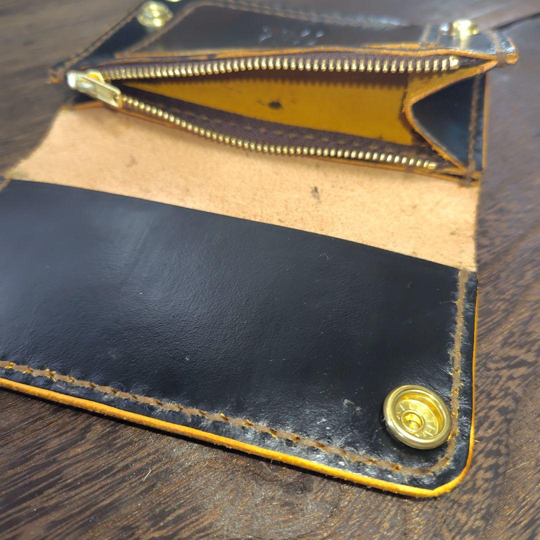 ミドルサイズ トラッカーウォレット 黒×茶 1輪のバラ