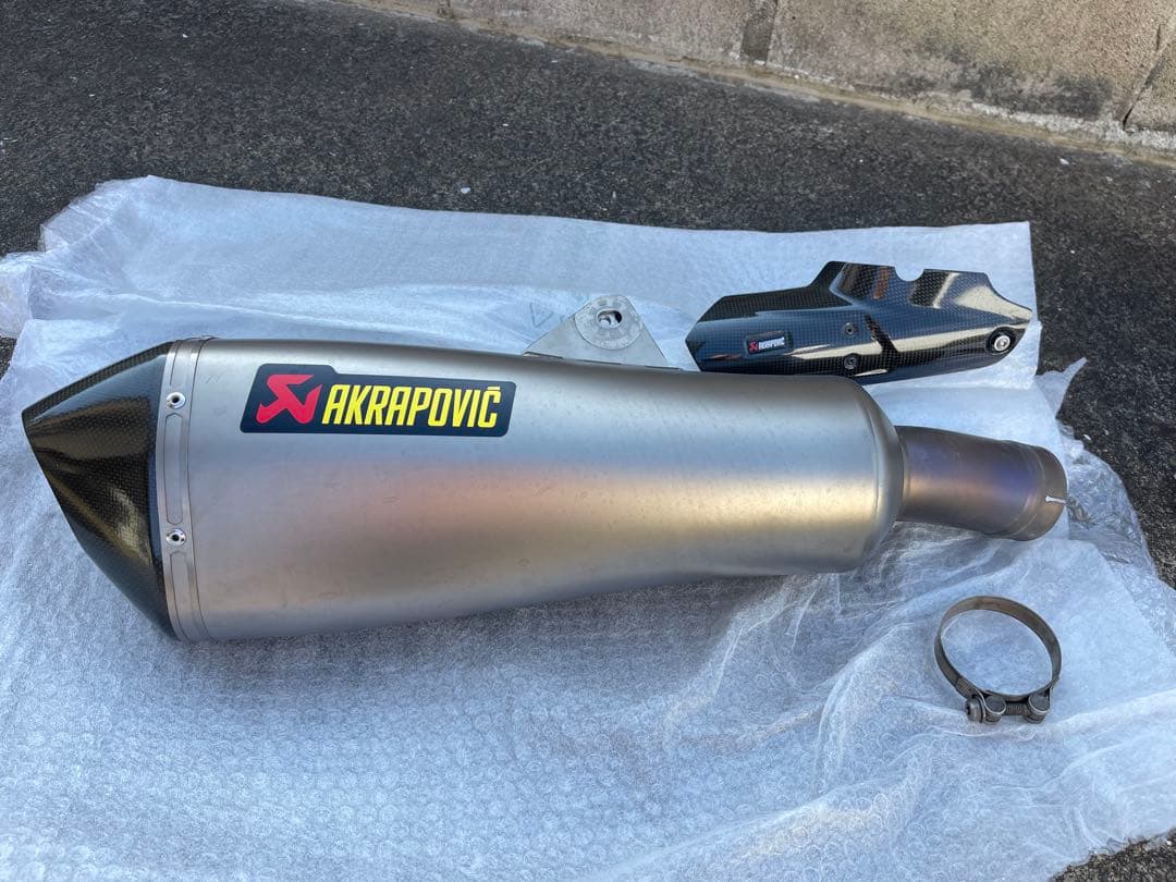 アクラポヴィッチ　スリップオンマフラー