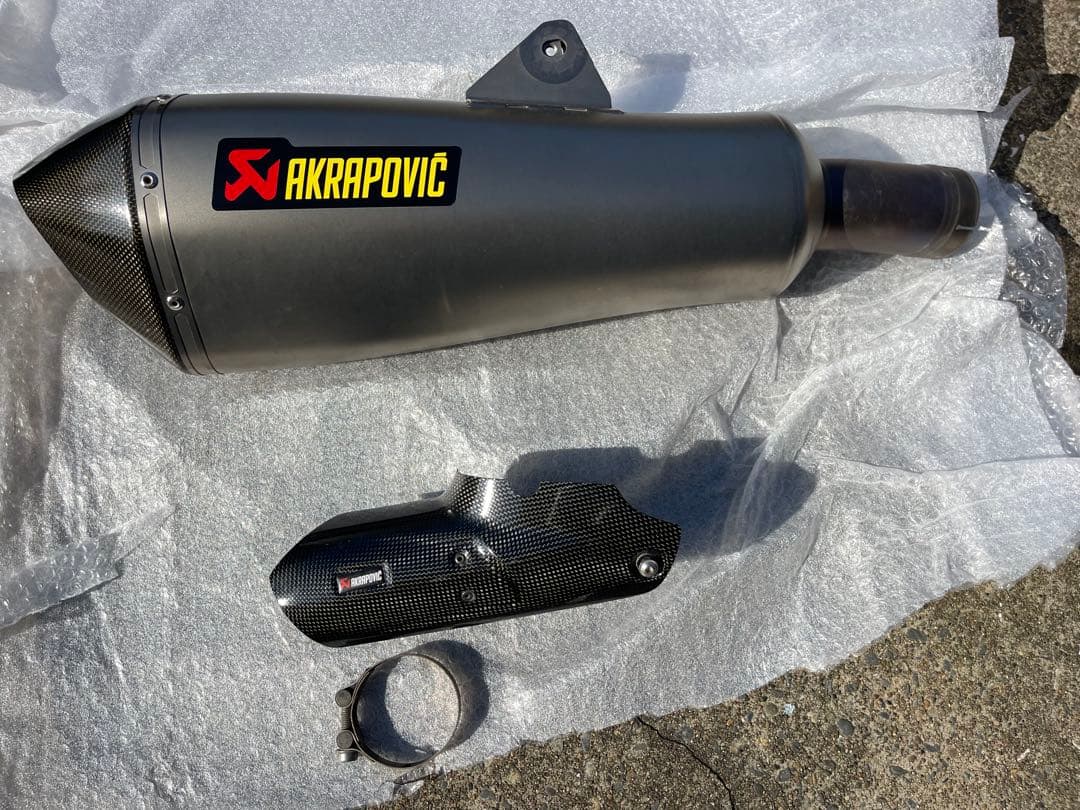 アクラポヴィッチ　スリップオンマフラー