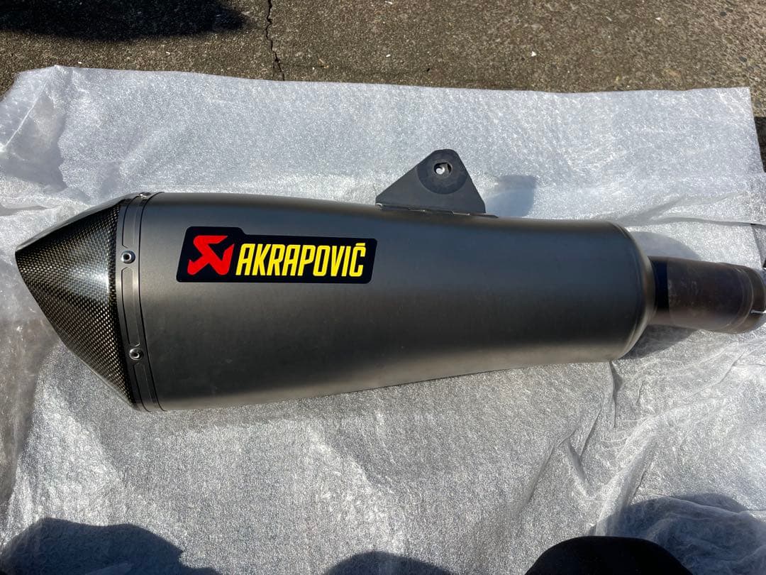 アクラポヴィッチ　スリップオンマフラー