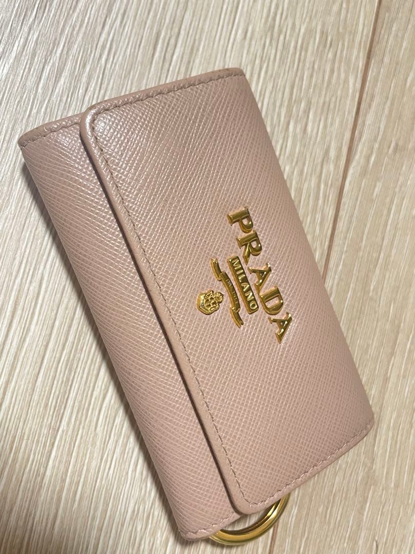 PRADA ピンクベージュ レザー キーケース