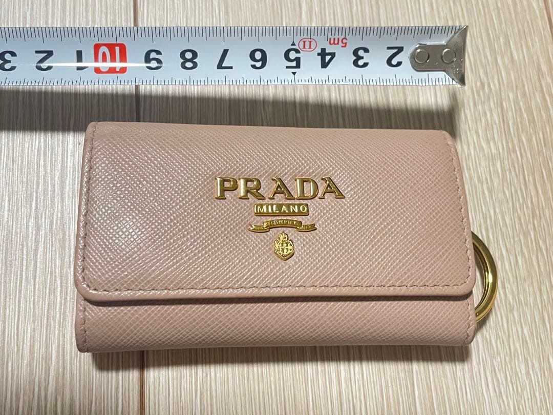 PRADA ピンクベージュ レザー キーケース