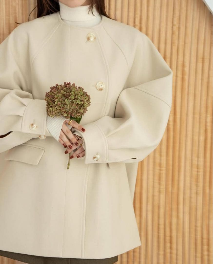 【新品タグ付】hinari ウェーブデザインミドルコート S アイボリー