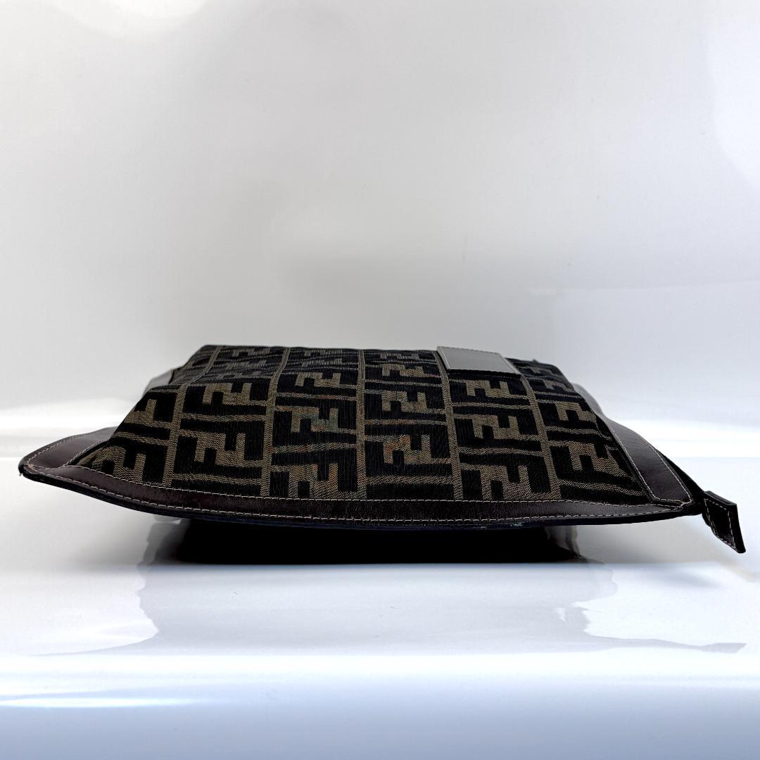 極美品 FENDI ズッカ セカンドバッグ クラッチバッグ FF金具 レザー