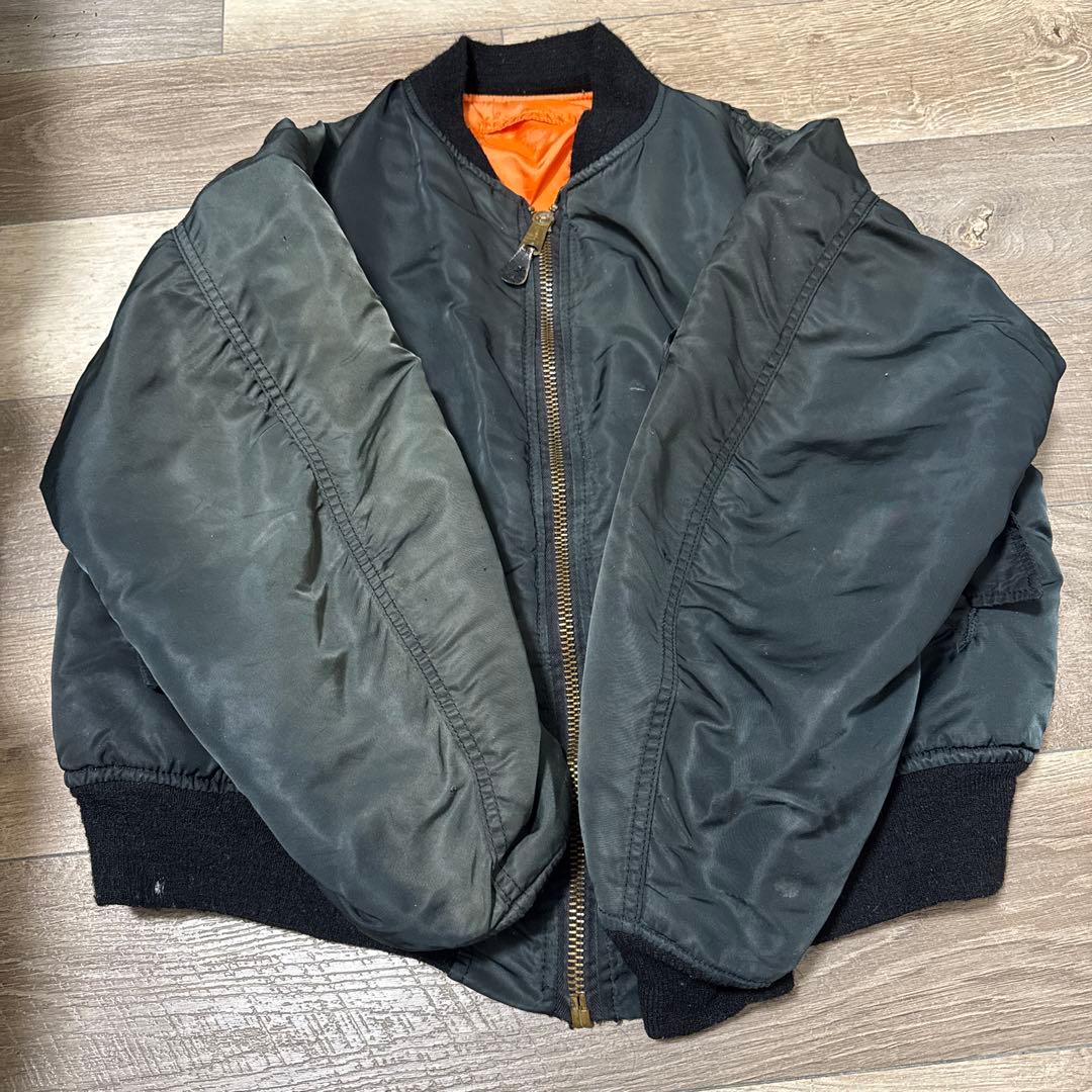 レアモデル　ALPHA 80s ma-1 oliveベースblackモデル