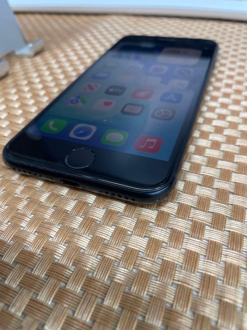 iPhone SE第3世代 64 GB ミッドナイトSIMフリー【9871】