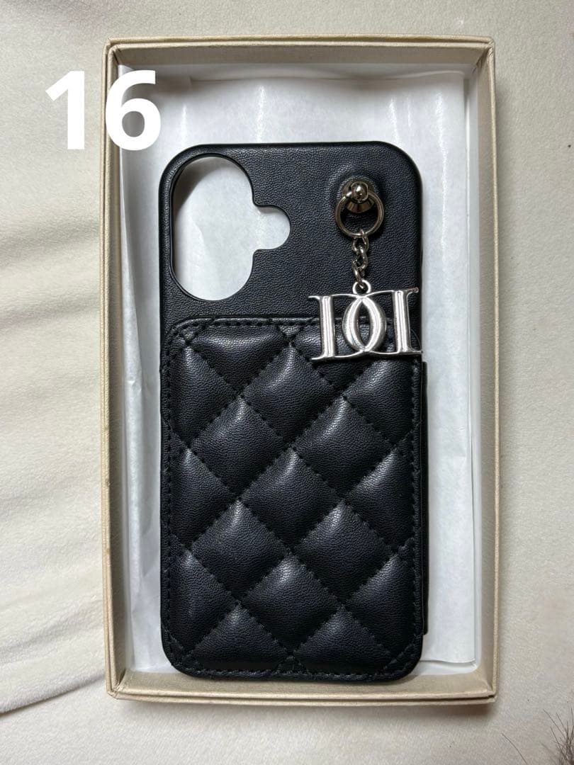 ダーリッチ キルティングミラーDDチャームiPhoneケース 16