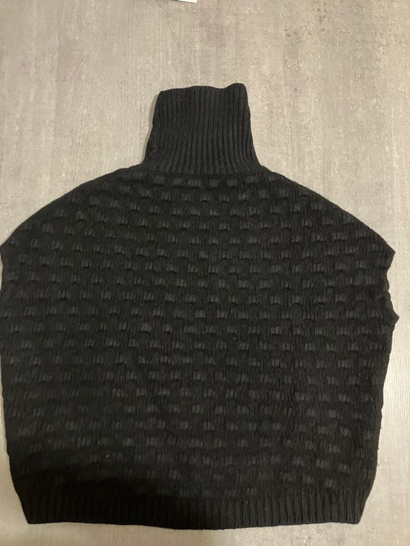 Moncler モンクレール　ウールのタートルケープベスト　難あり