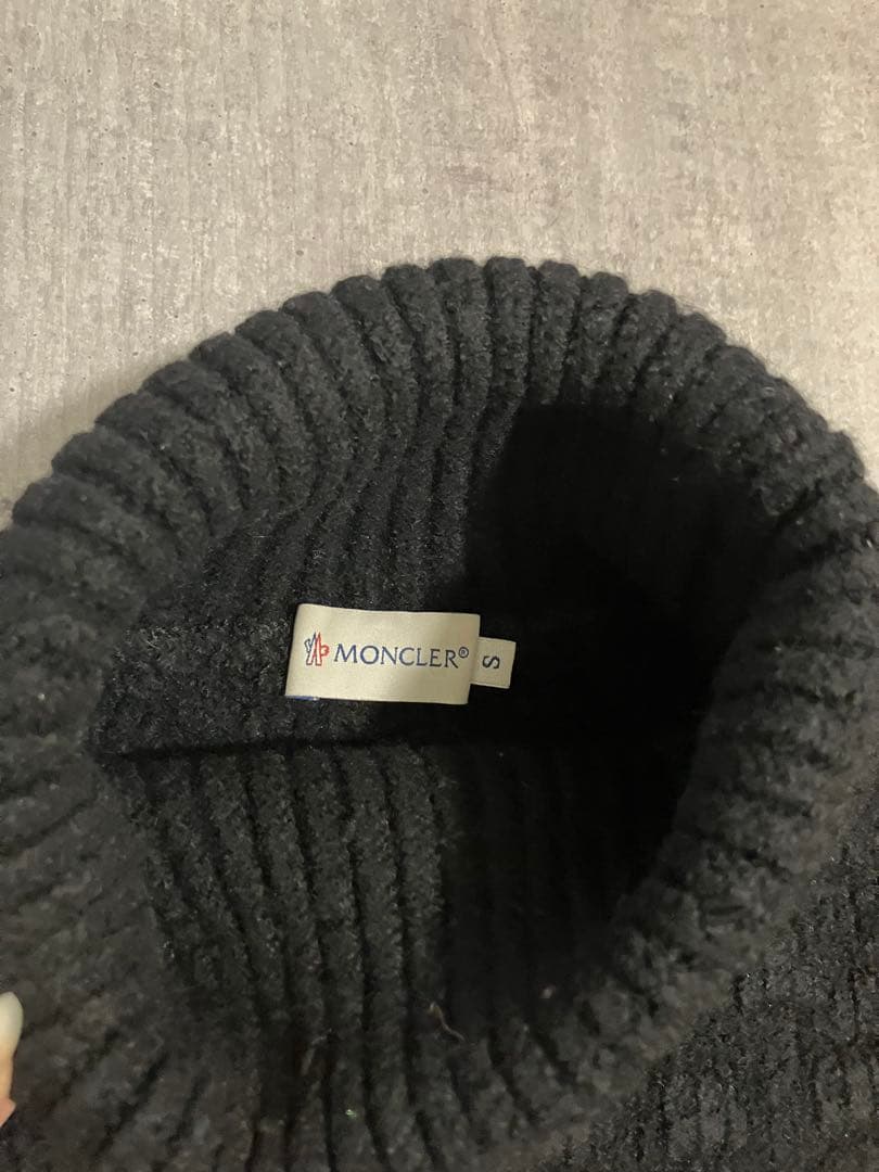 Moncler モンクレール　ウールのタートルケープベスト　難あり