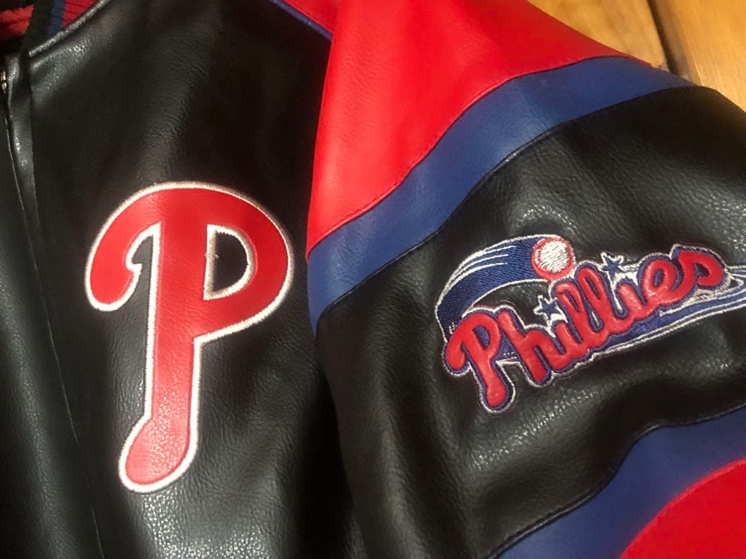セール中！フィラデルフィア・フィリーズ スタジアムジャケット