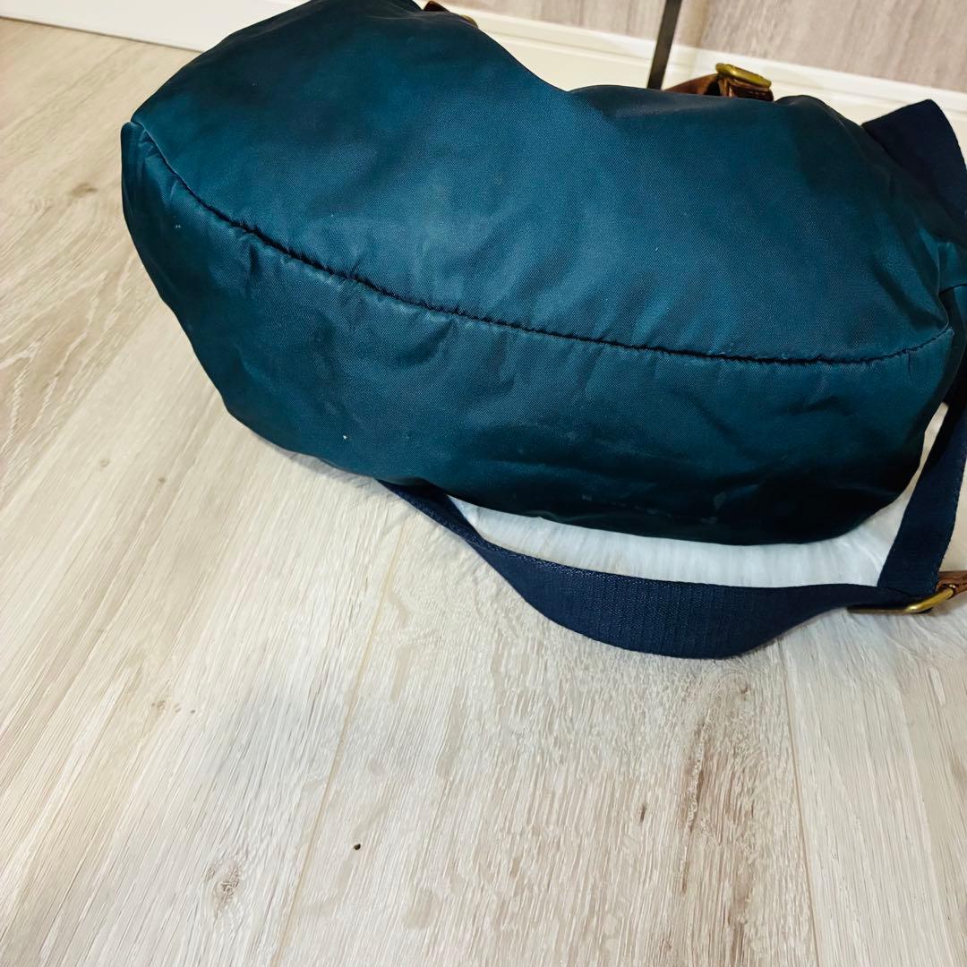 Felisi フェリージ　ショルダーバッグ　ナイロン　レザー　ハーフムーン