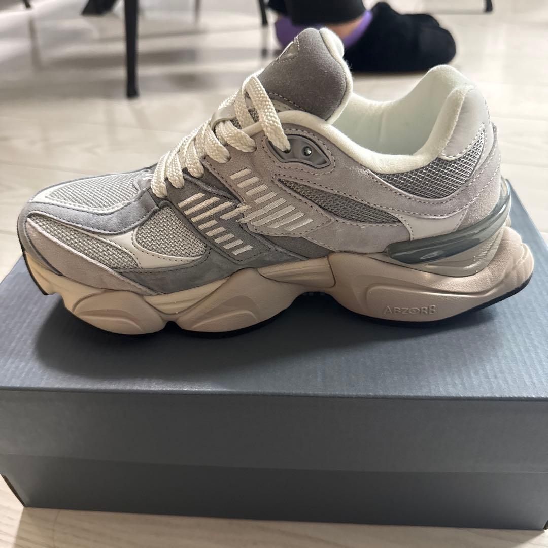 New Balance 9060EEEグレー/ホワイト スニーカー