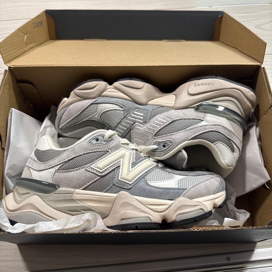 New Balance 9060EEEグレー/ホワイト スニーカー