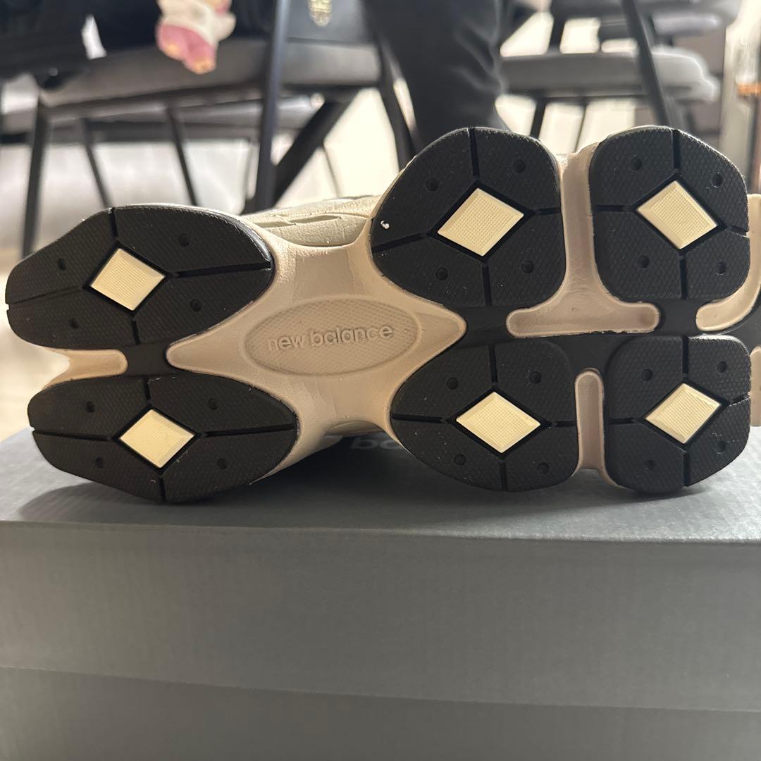 New Balance 9060EEEグレー/ホワイト スニーカー